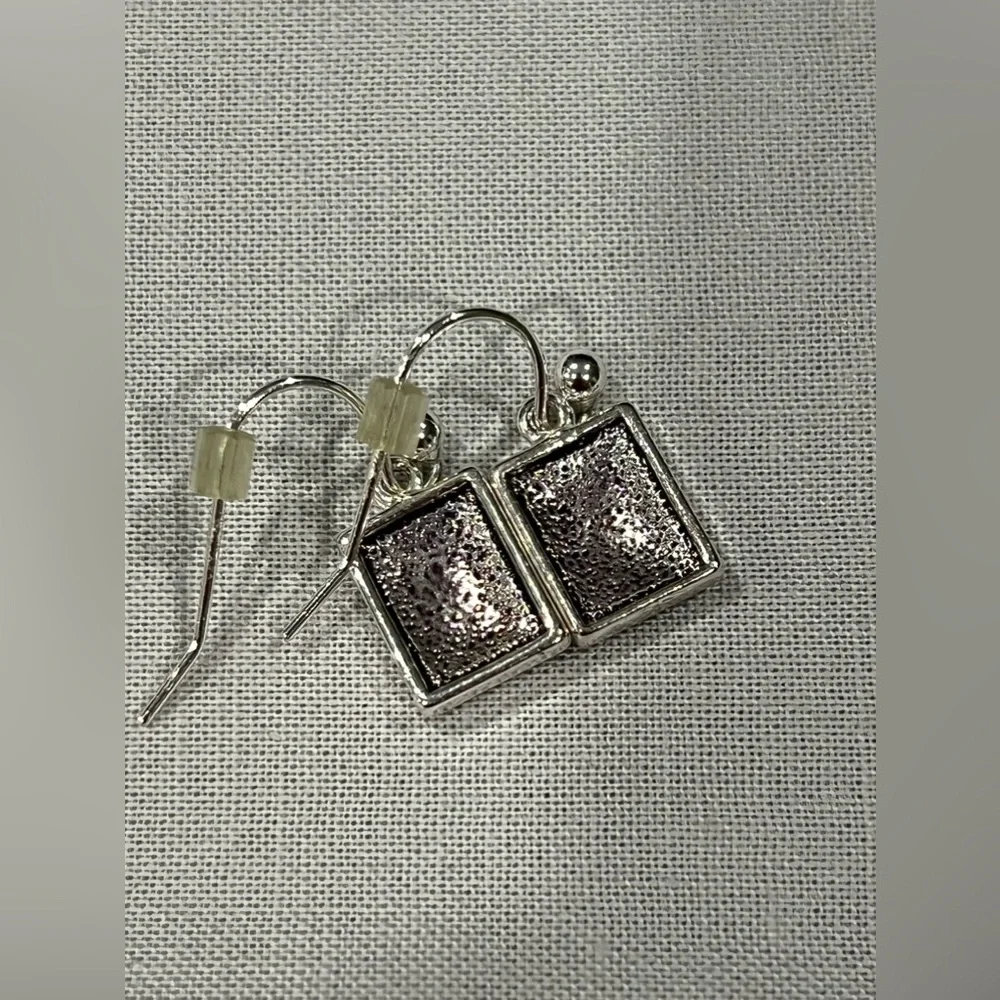 Two pair of silver earrings - Picture 4 of 4